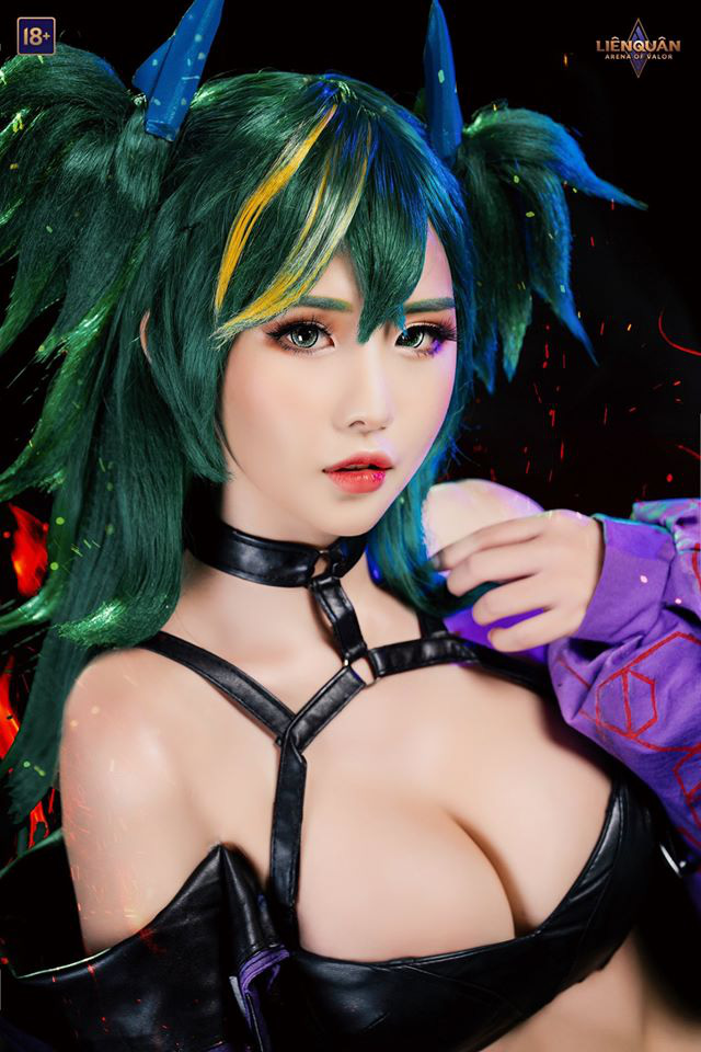 Gái xinh cosplay yue Tú Uyên khoe hàng khủng