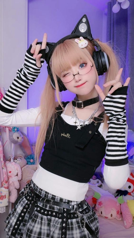 Gái xinh cosplay anime khoe ngực