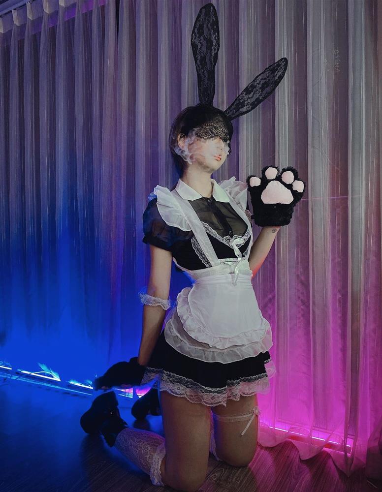 Ảnh gái xinh cosplay hầu gái khoe ngực