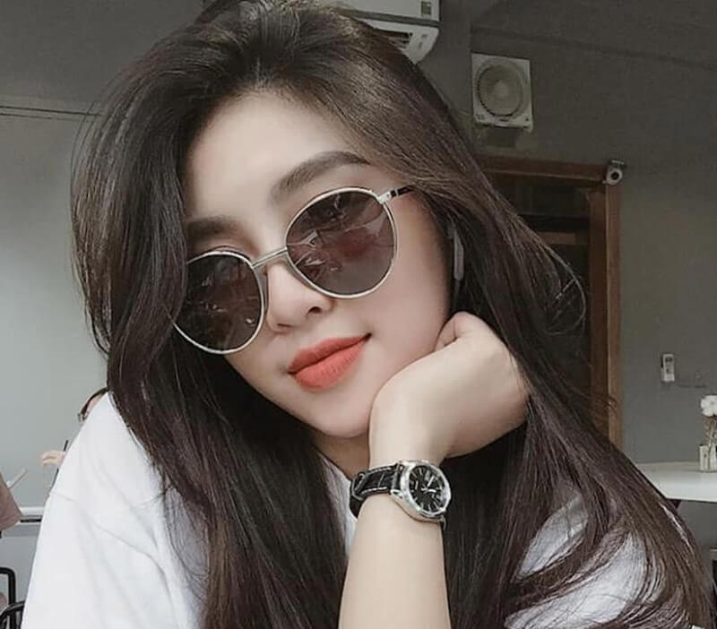 Đeo kính gái đẹp tóc dài cute dễ thương