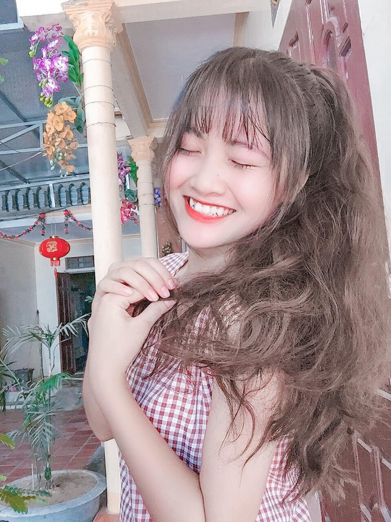 Con gái răng khểnh đẹp ngầu cute