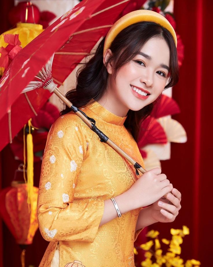 Con gái mặc áo dài cute hạt me