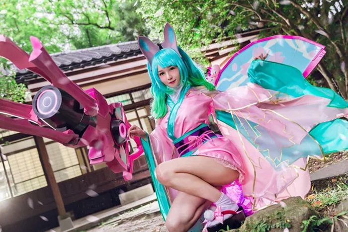 Cosplay capheny thần tượng âm nhạc khiêu gợi khó cưỡng