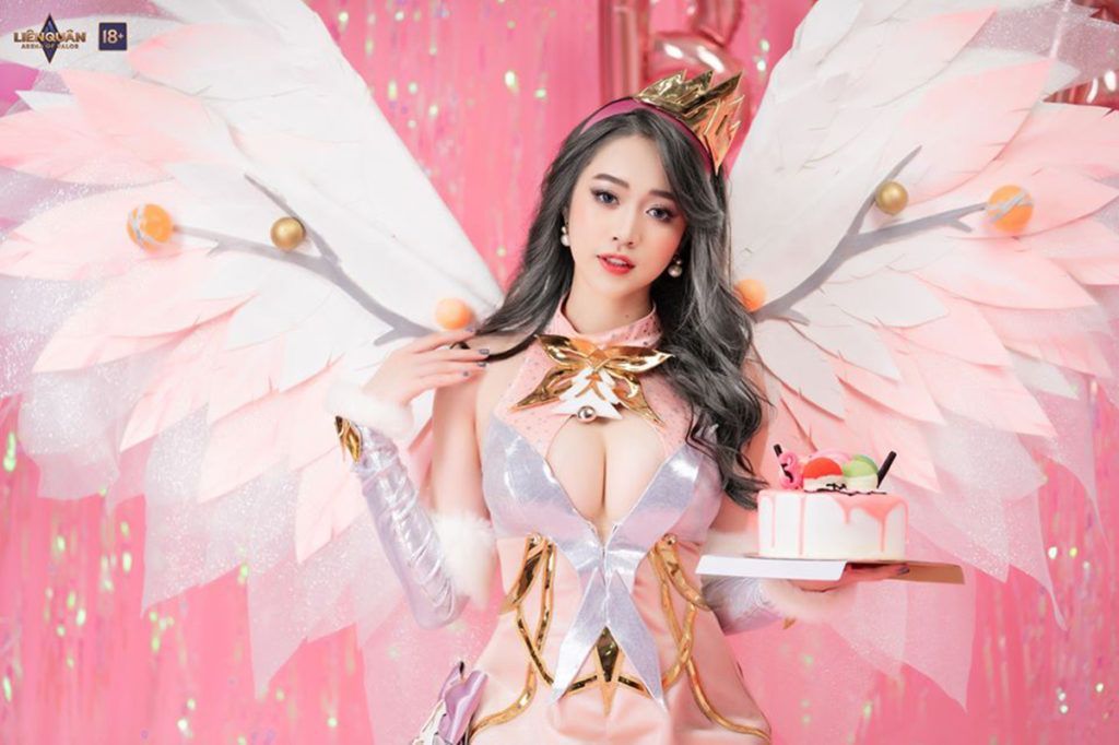 Cosplay lauriel thánh quang sứ