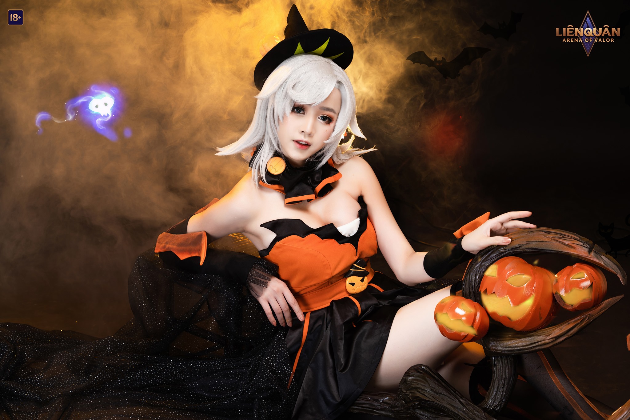 Điêu thuyền cosplay làn da trắng