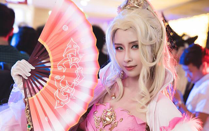 Cosplay liên quân lauriel ngực khủng