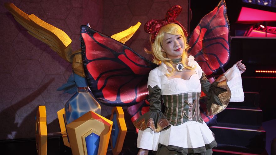 Cosplay liên quân natalya khoe hàng khủng