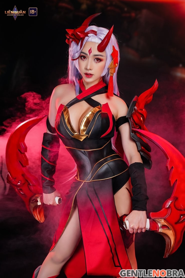 Cosplay qi liên quân tôn dáng đầy gợi cảm