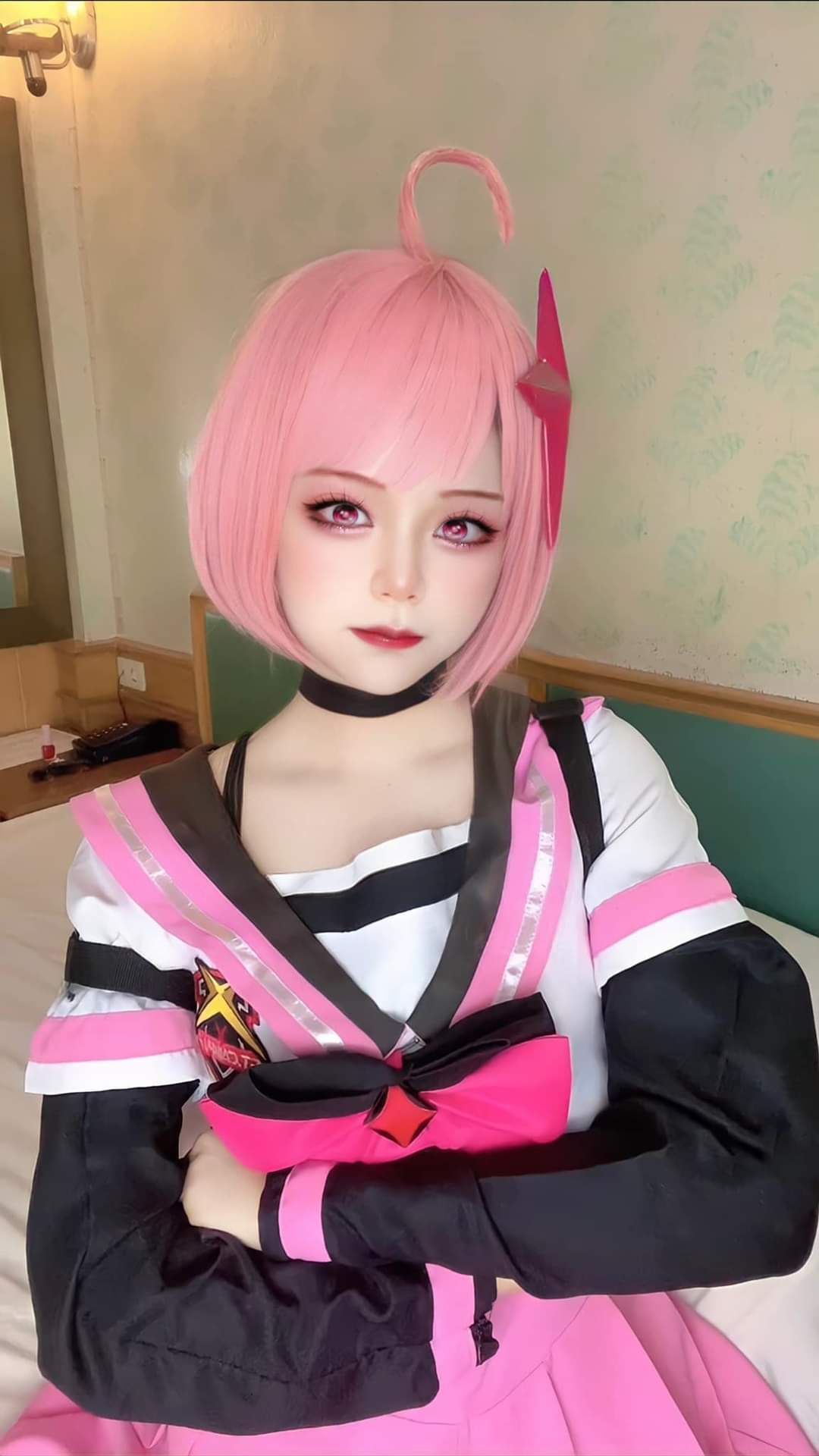 Tiệc cosplay liên quân violet tạo dáng nuột