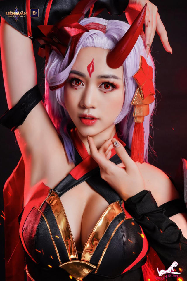 Ảnh gái xinh cosplay liên quân Uyên Thư gợi cảm quyến rũ