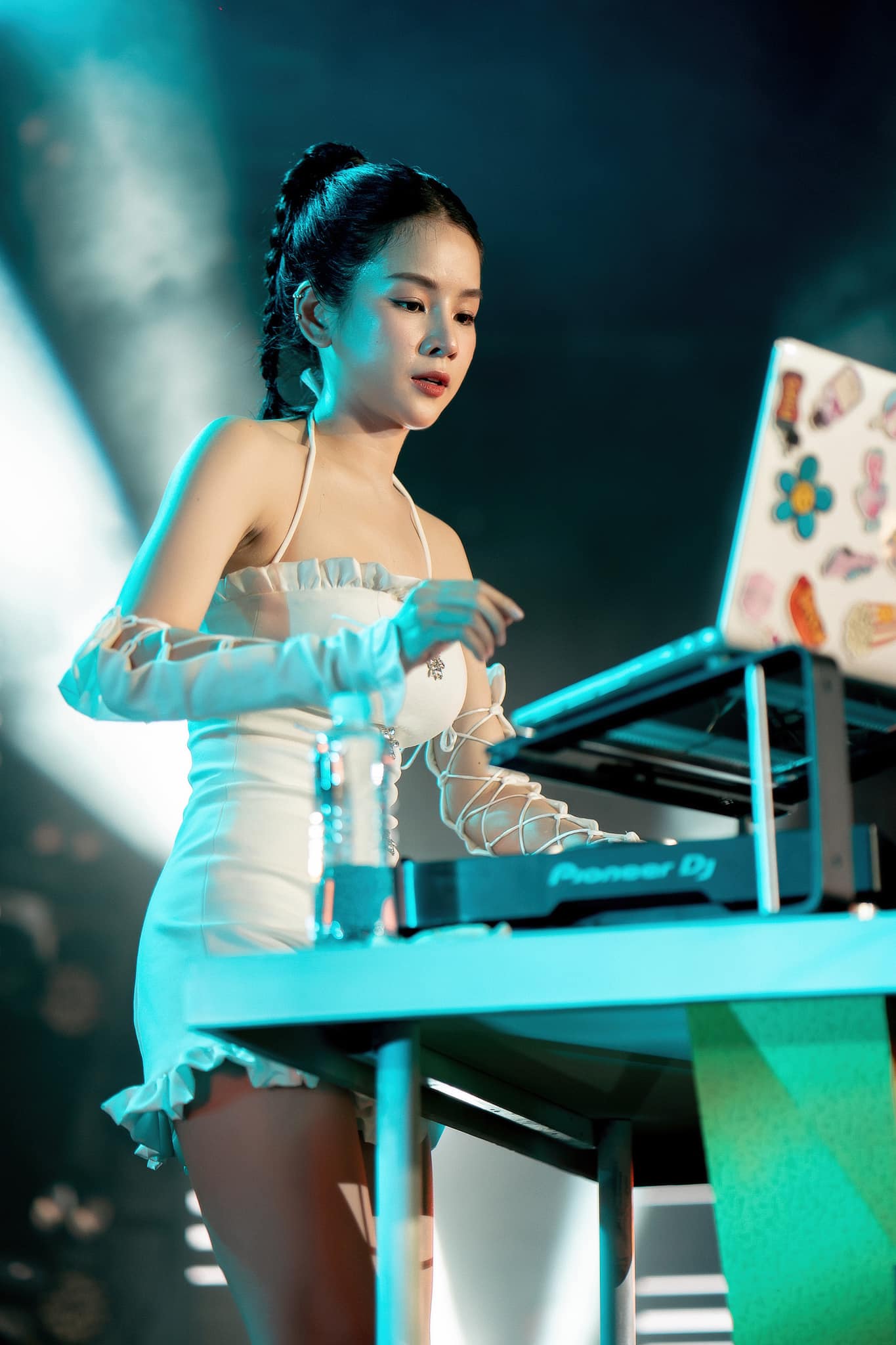 Ngắm hình DJ Mie gợi cảm làm ảnh nền