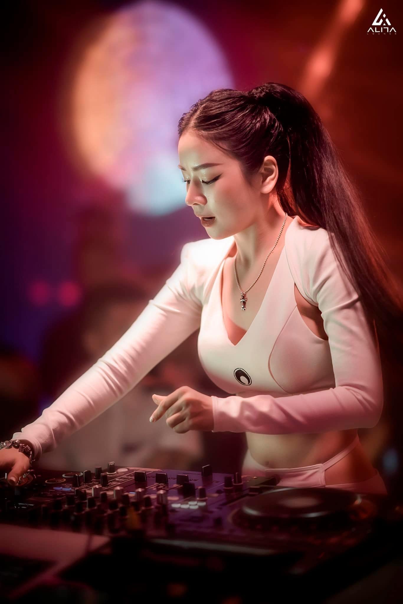 Tuyển chọn DJ Mie nóng bỏng khoe cơ thể nuột nà