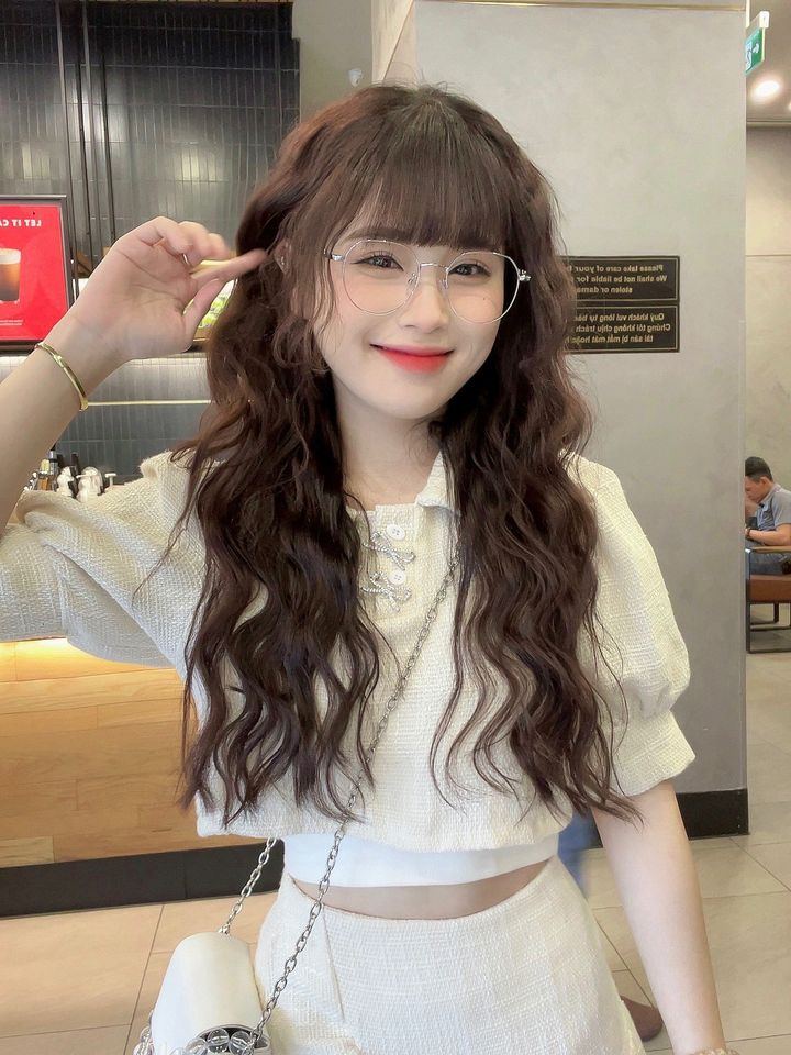 Hình gái đẹp đeo mắt kính cute hạt me