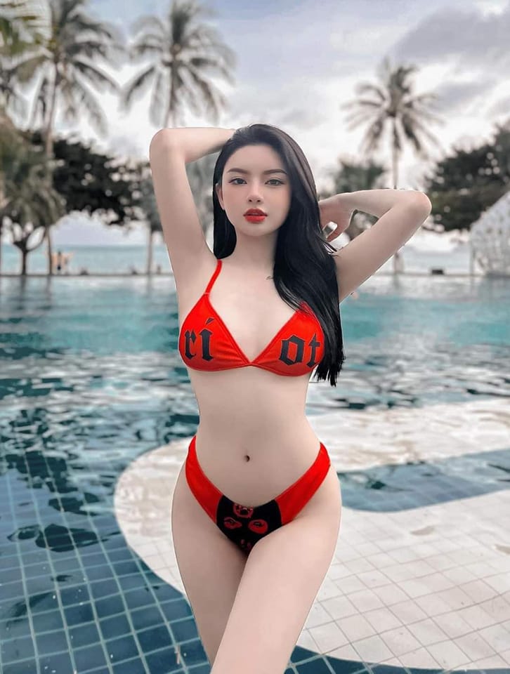 Ảnh gái xinh mặc bikini đỏ Cát Tiên khiêu gợi quá sexy