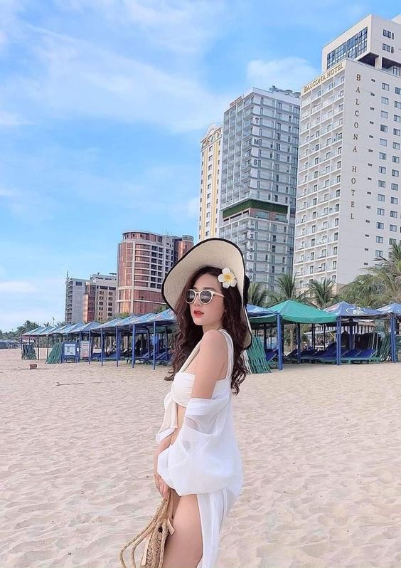 Bộ sưu tập gái xinh tóc dài đeo kính mặc bikini cực cool nhìn là yêu