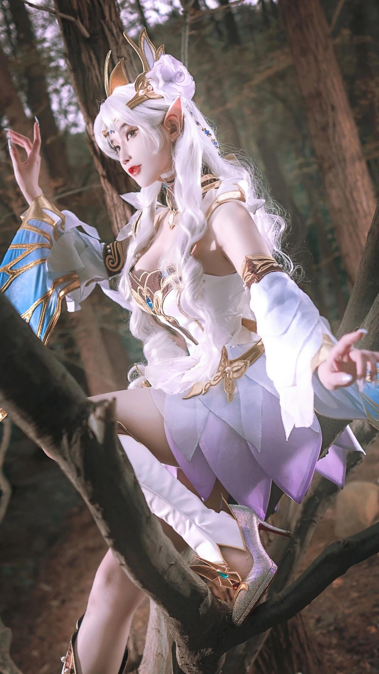 Bãi biển gái xinh cosplay liên quân chân dài hấp dẫn