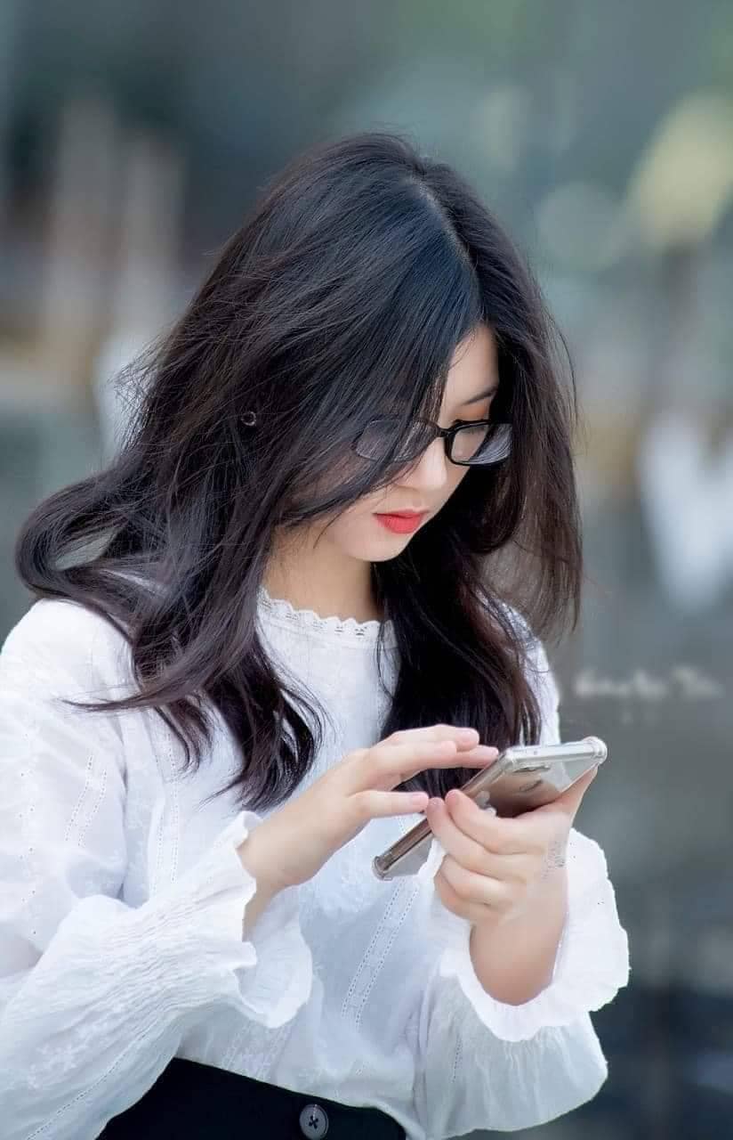 Gái xinh đeo mắt kính cool ngầu