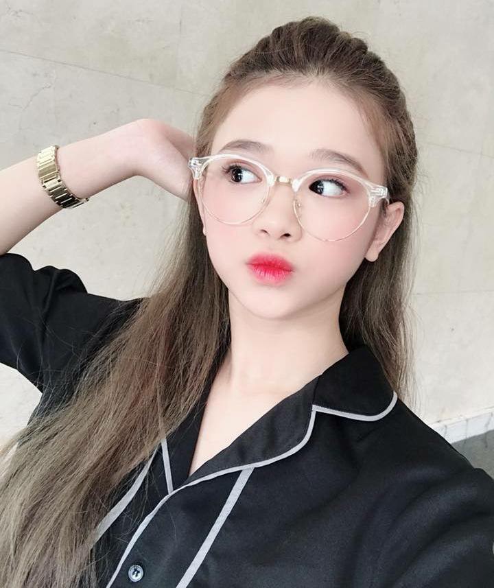 Hình cute con gái xinh xắn duyên dáng