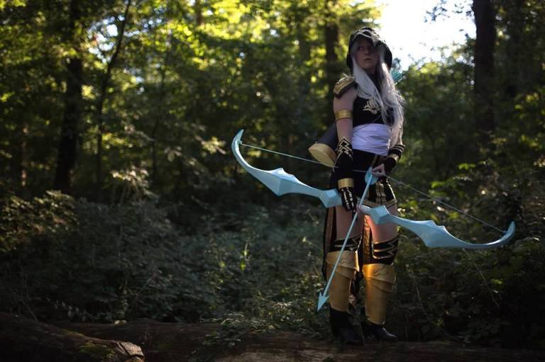 Lauriel siêu việt cosplay thả dáng cực nuột