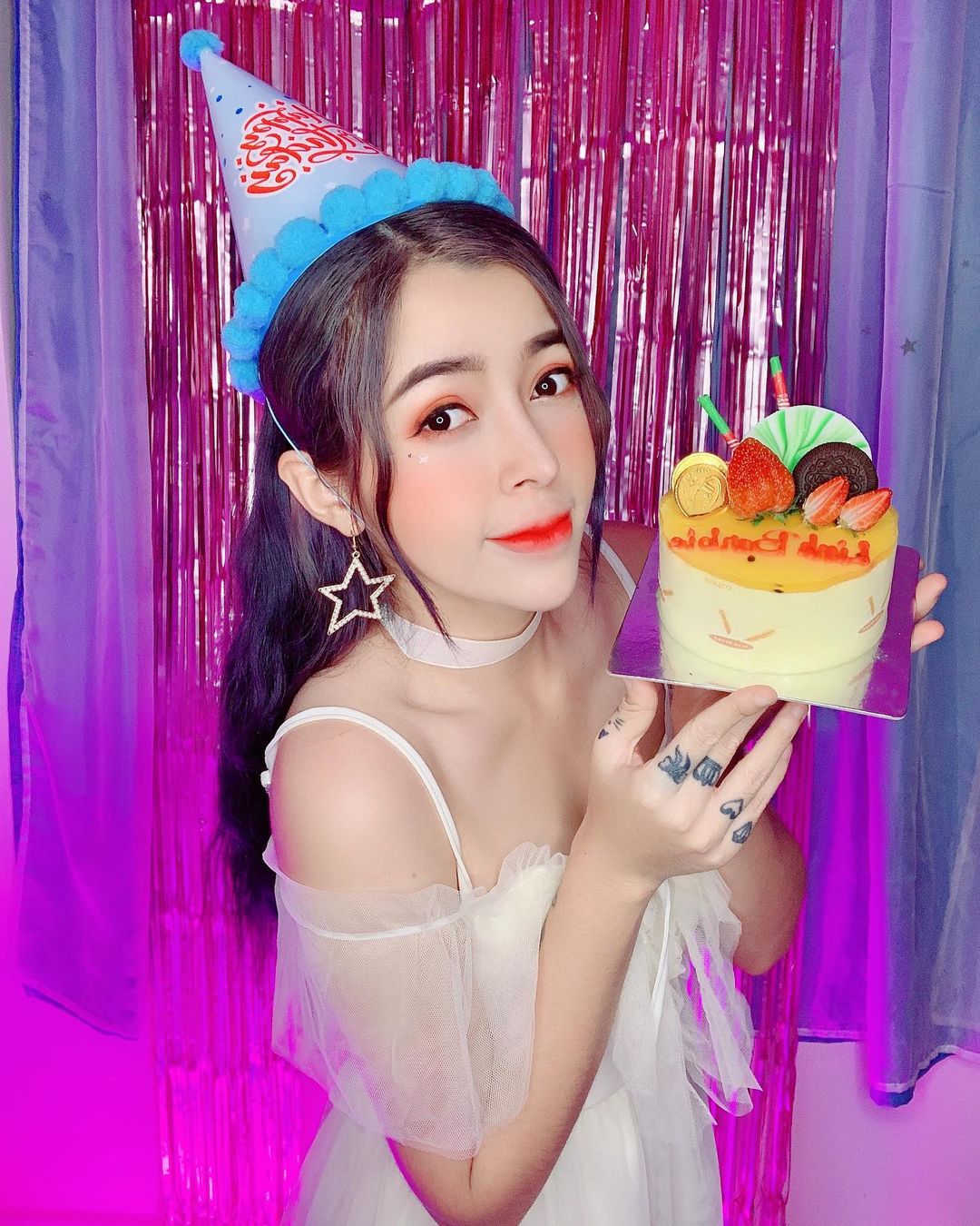 Bộ hình tiktok Linh Barbie sexy cuốn hút