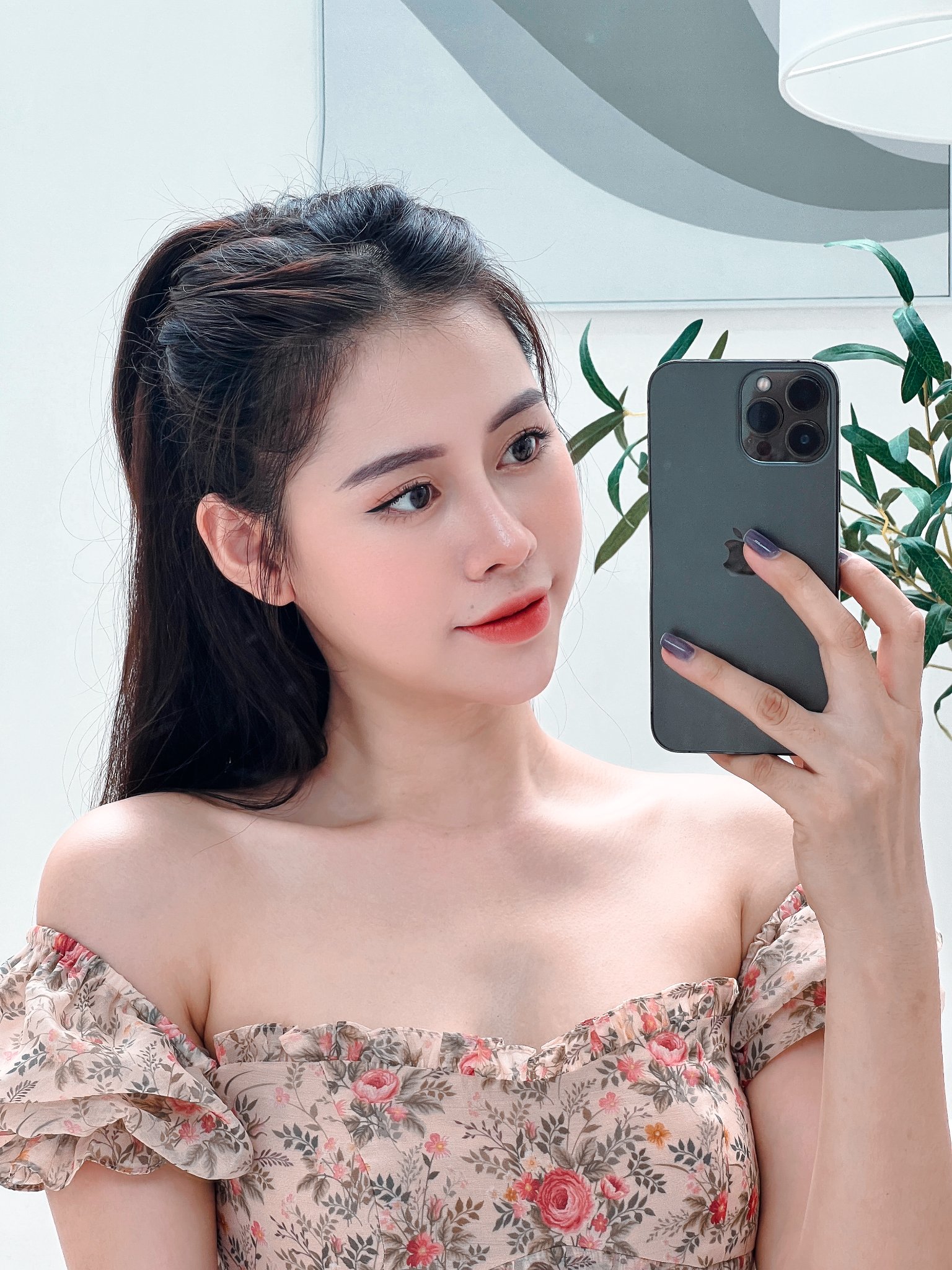 Ảnh tiktok Việt Phương Thoa cool ngầu nuột nà